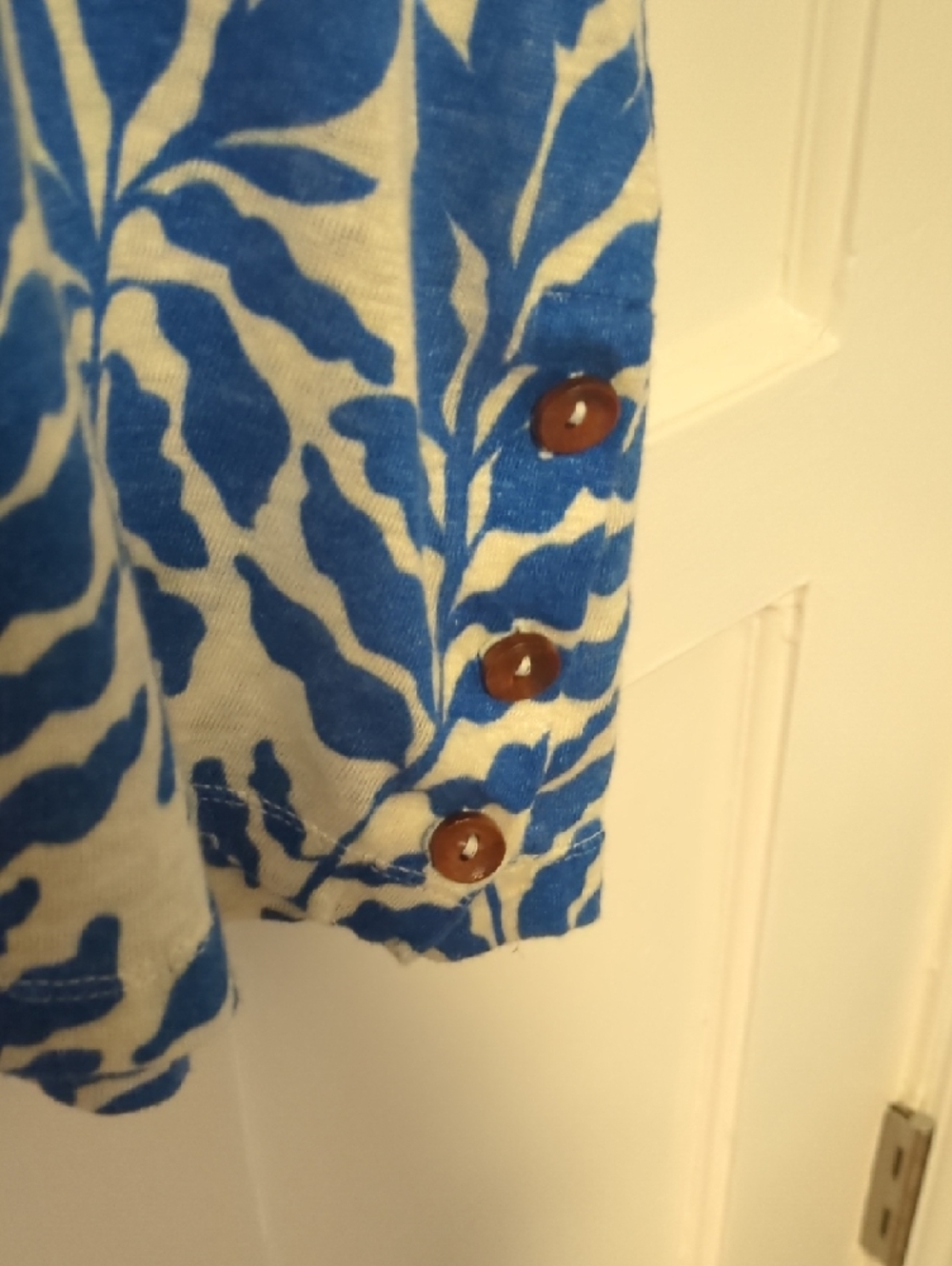 Rachel Zoe Cream Tee with Bold Blue Leaf Print - Picture 4 of 6